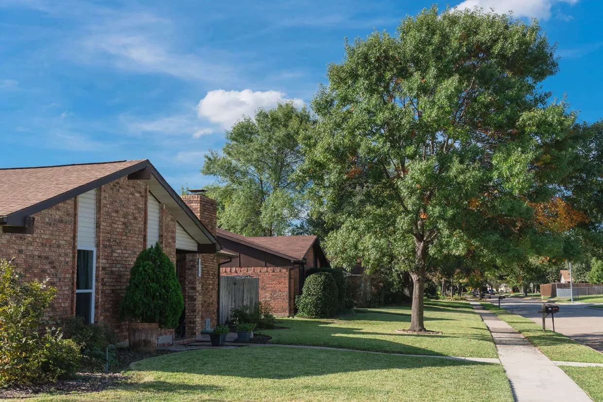 Neighors inside with no Relationships in Kingwood Texs