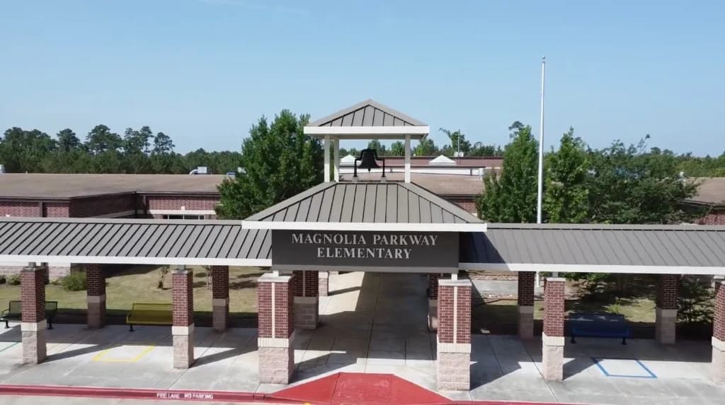 The front entrance of Magnolia Parkway Elementary in Magnolia, Texas